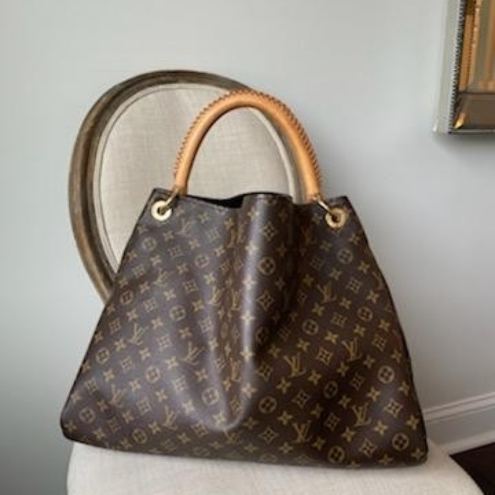 Women's shoulder bag
